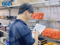 Servicios de mantenimiento y mantenimiento de equipos